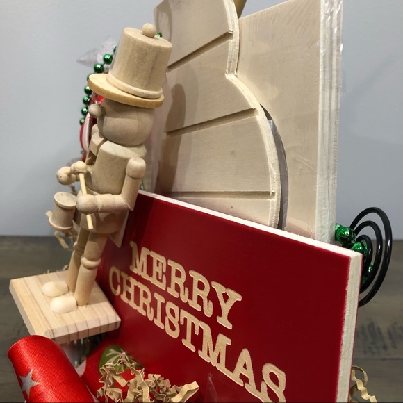 Small Festive Hand-curated Basket, pre-wrapped in cellophane - Picture 5 of 10